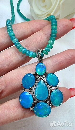 Серебряный кулон с опалами и бриллиантами