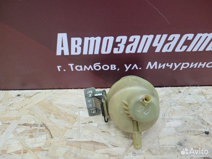 Бачок гидроусилителя руля Renault Logan