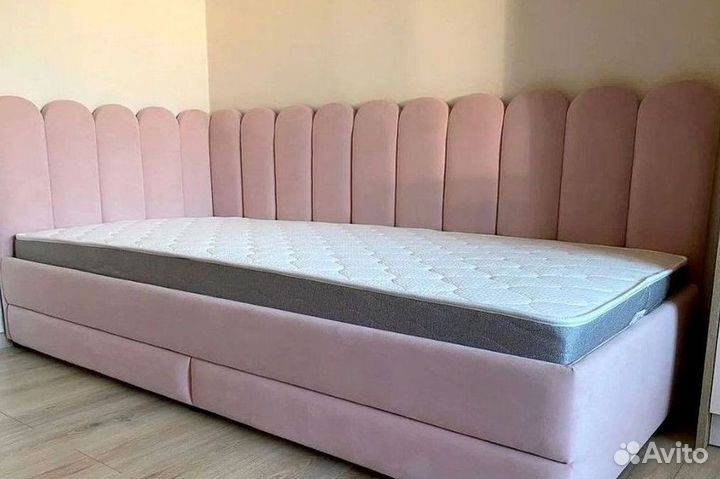 Детская кровать с мягкой спинкой