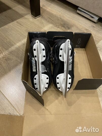 Хоккейные коньки bauer