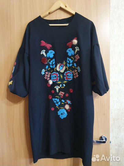 Платье и костюмы