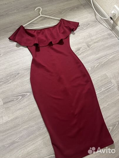 Платье футляр красное