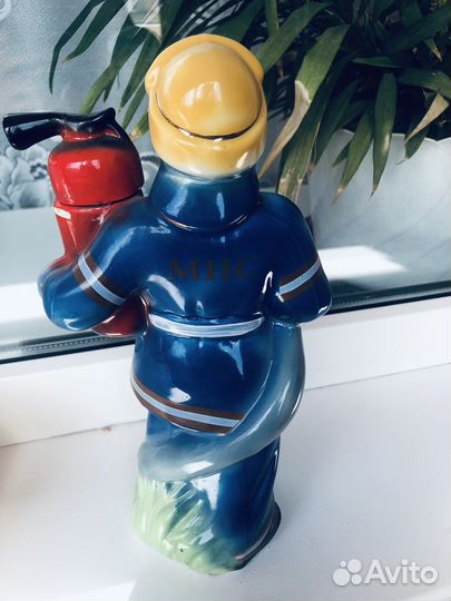 Статуэтка. Бутылка