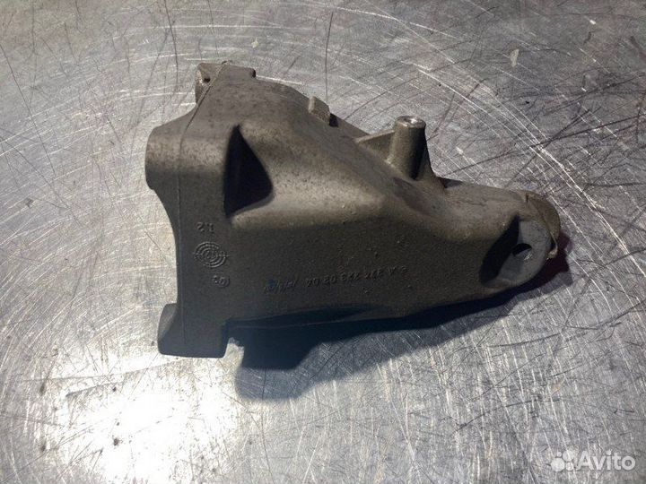 Кронштейн двигателя правый Mercedes E-Class W212