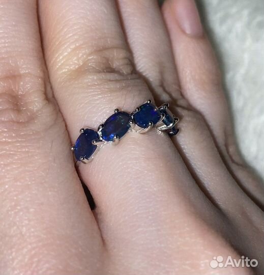 Серебряное кольцо с черными опалами