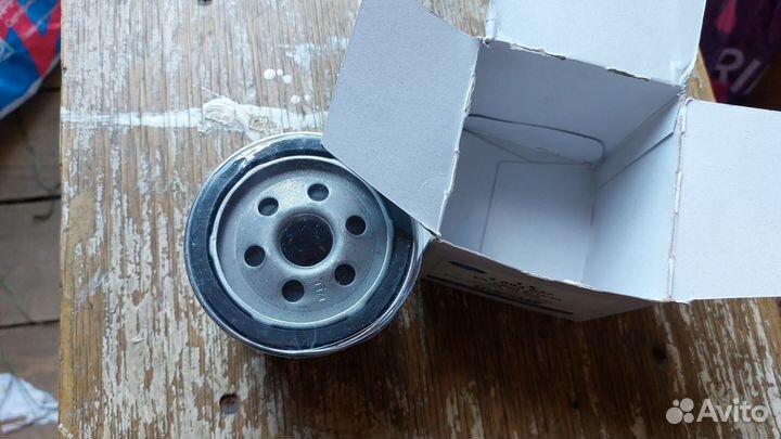 Фильтр масляный Ford 1883037