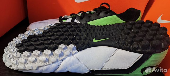 Футзалки-грунтовки Nike Bomba II TF 43-44р 28см