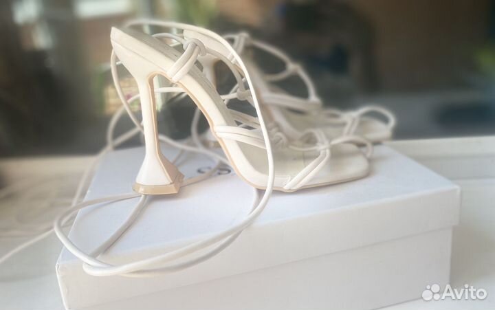 Босоножки на завязках