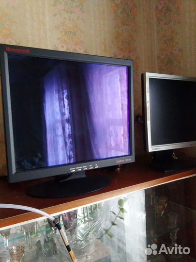 Монитор Honeywell и Samsung