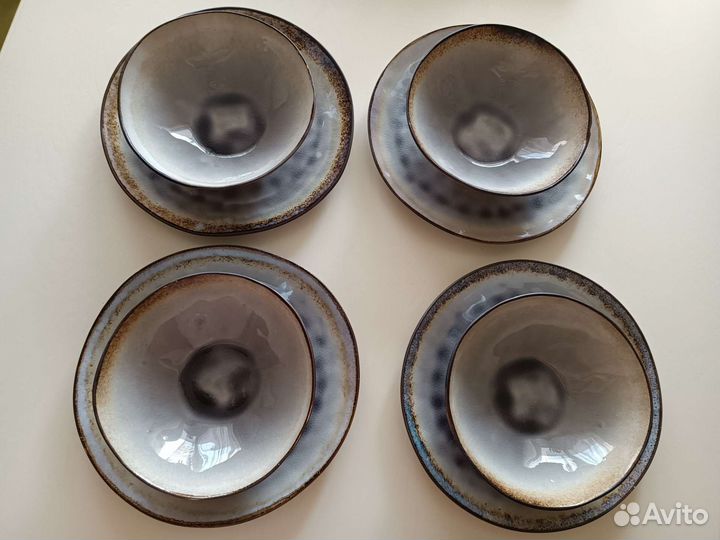 Набор из 8 тарелок новый