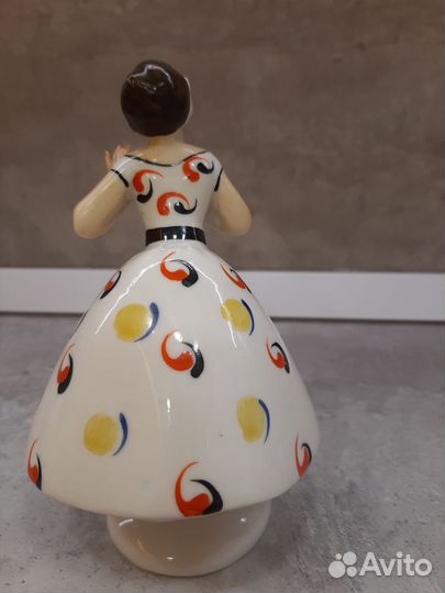 Фарфоровая статуэтка Сплетница лзфи