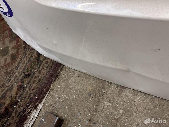 Крышка багажника Toyota Voxy