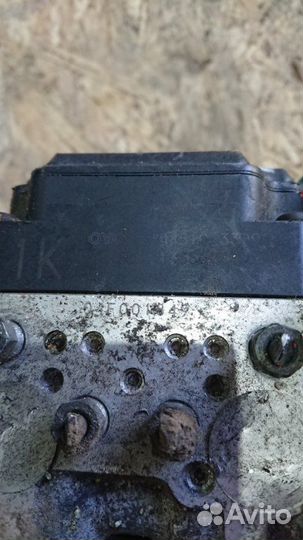 Блок abs Toyota Camry ACV30 2.4 2azfe 2004
