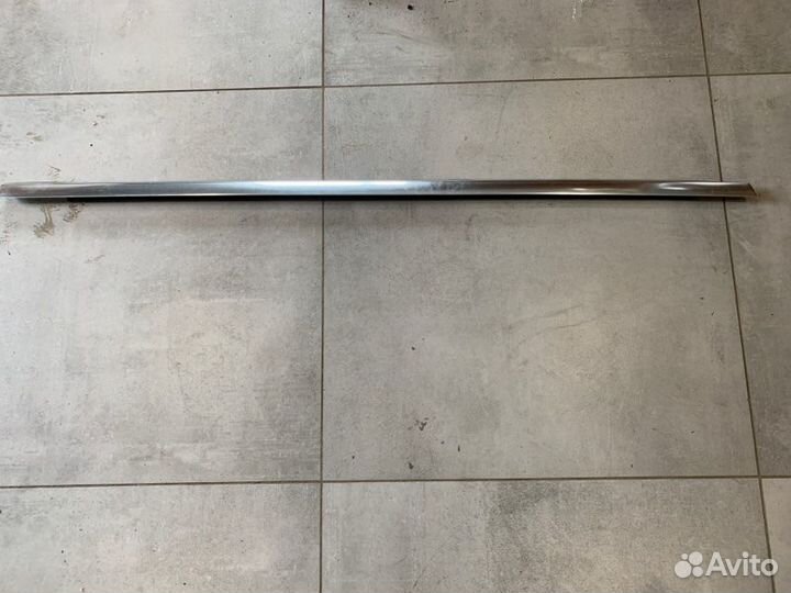 Молдинг стекла задний левый Mercedes-Benz S-Class