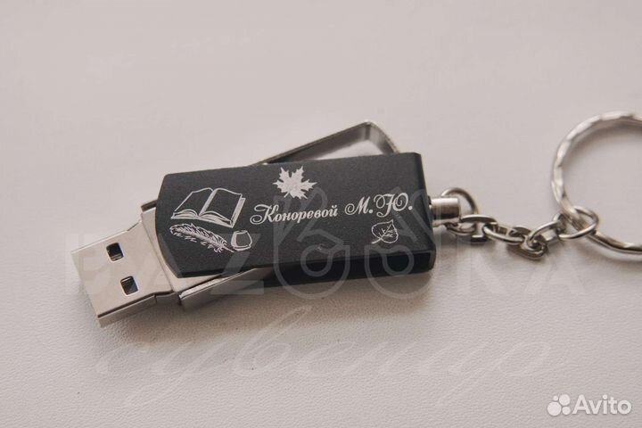 Флешки выпускникам именные