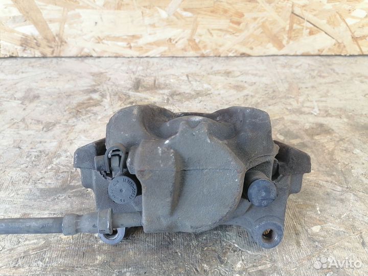 Тормозной суппорт передний правый Audi A4 B8