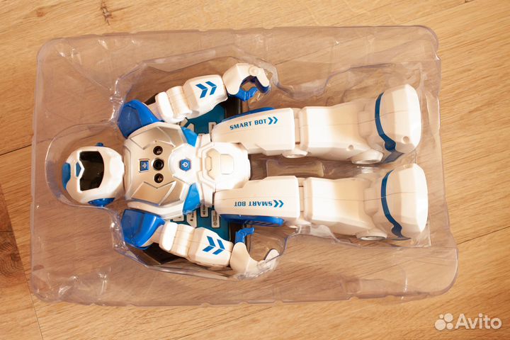 Игрушка робот с пультом