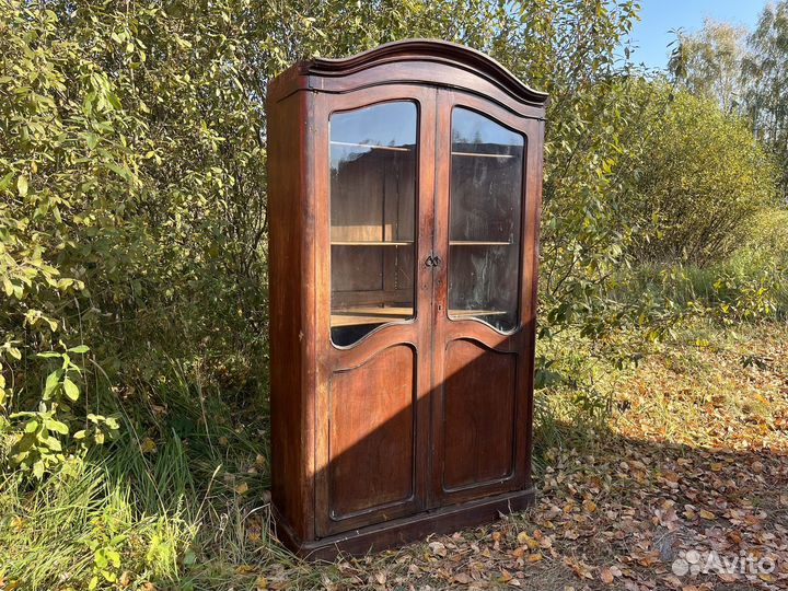 Шкаф старинный