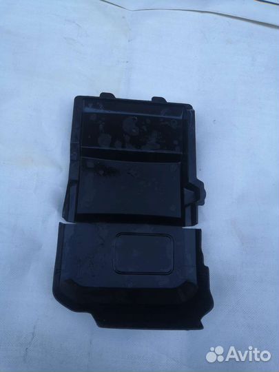 Крышка аккумулятора Ford