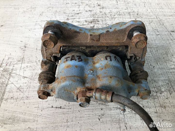 Суппорт передний левый Toyota Avensis I T220