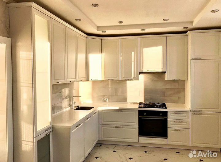 Кухня в потолок на заказ