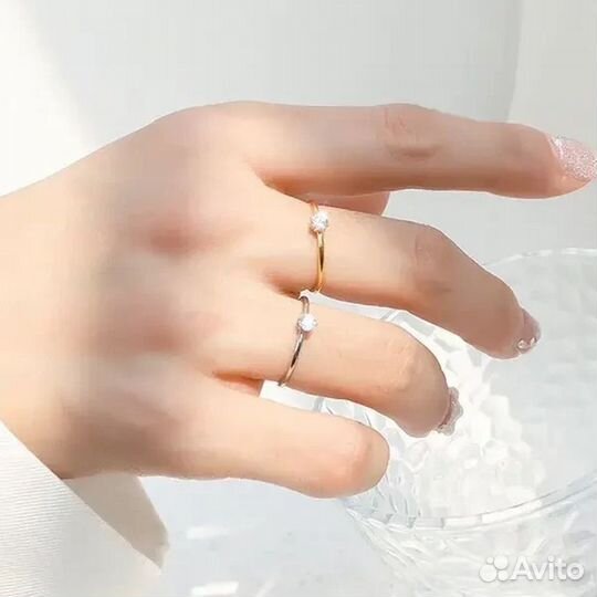 Кольцо стальное с напылением золотом и фианитами