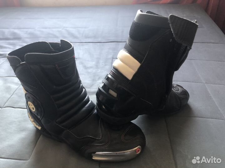 Мотоцикл боты