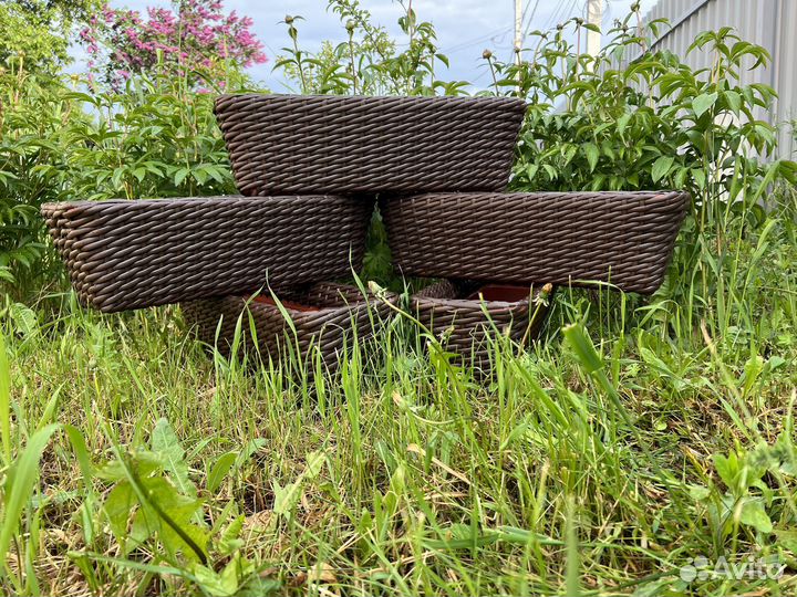 Кашпо из искусственного ротанга