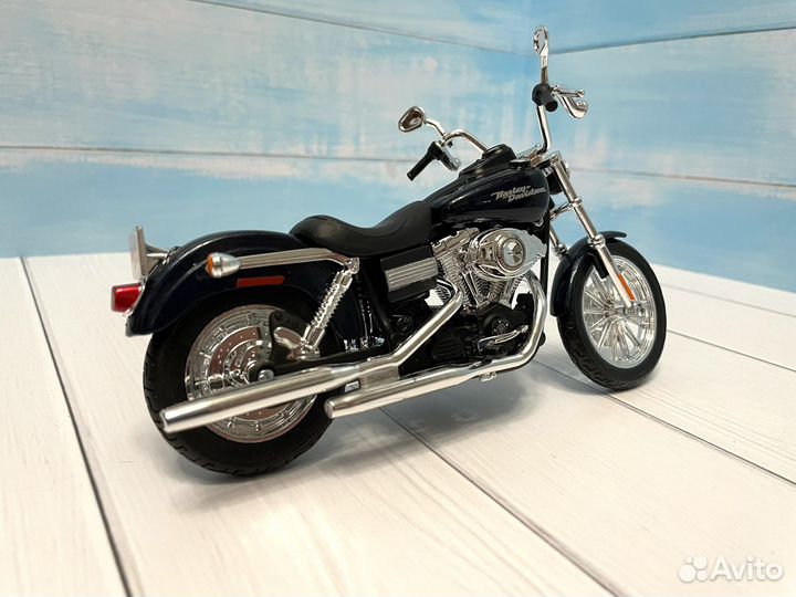 Мотоцикл Harley Davidson 2006 Dyna Street Bob 1/12
