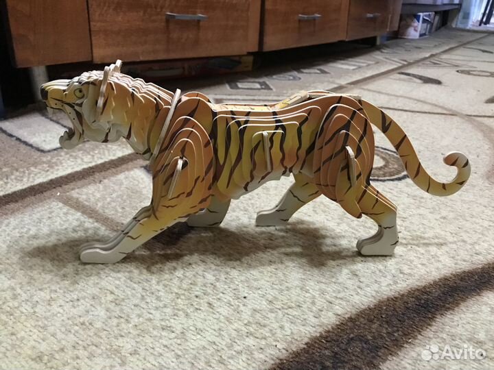 Фигурки Льва и тигра из дерева