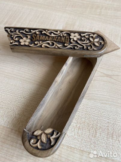 Деревянная шкатулка