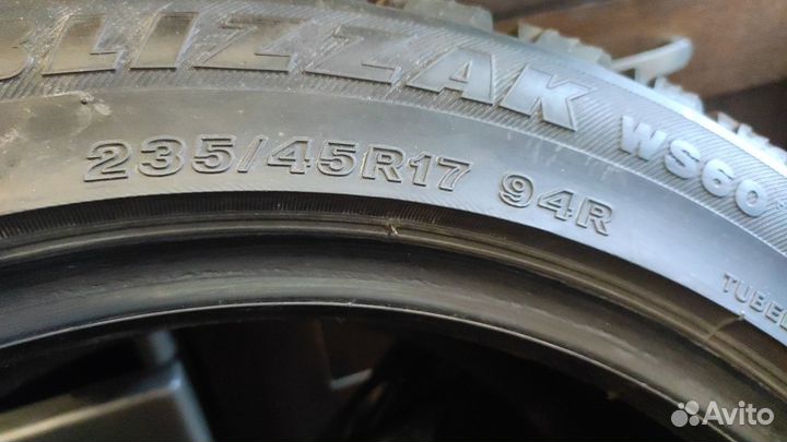 Bridgestone Blizzak Ice 235/45 R17