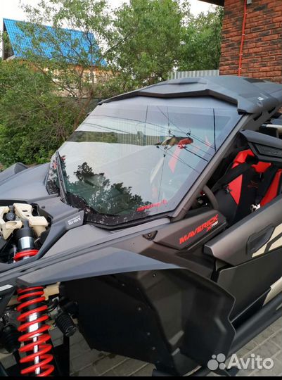 Лобовое стекло BRP Maverik X3 с дворником(триплекс