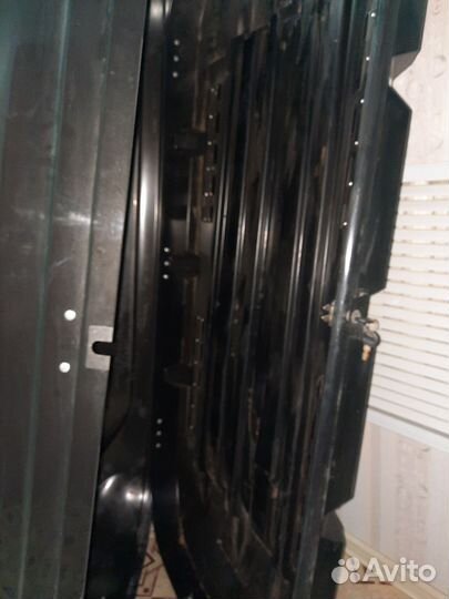 Бокс на крышу автомобиля с рейлингами