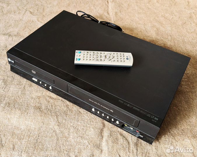 Видеоплеер DVD \ VHS LG DC778
