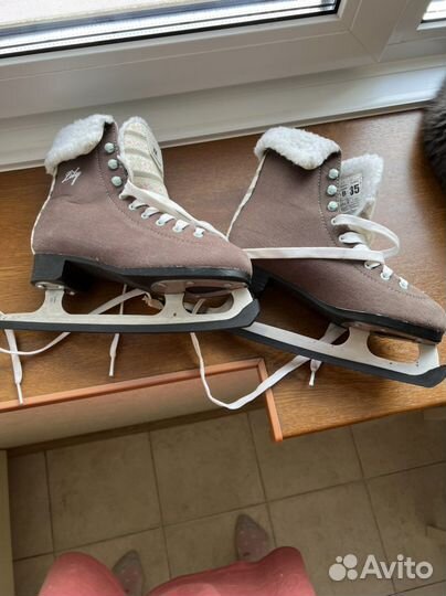 Коньки фигурные, размер 35