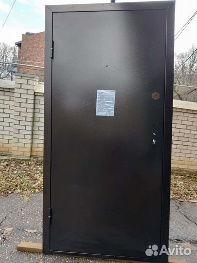 Дверь входная металлическая новая