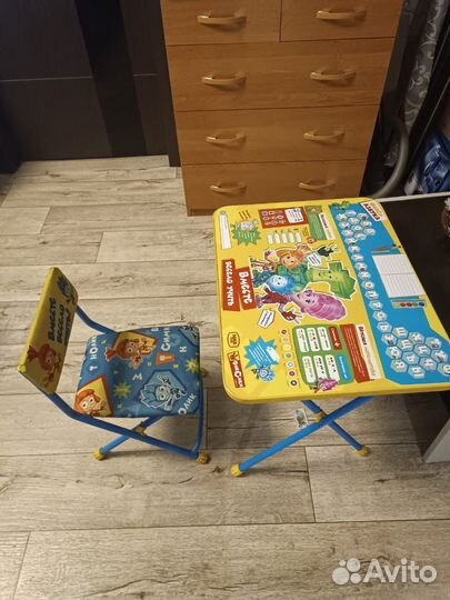 Детский столик и стульчик