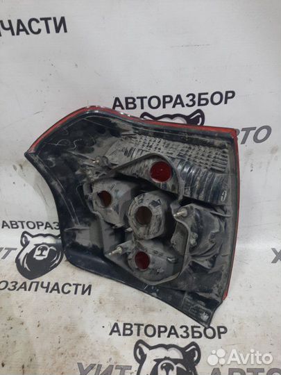 Фонарь задний правый Toyota Corolla 120