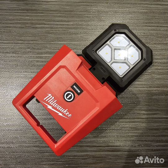 Фонарь Milwaukee 2365-20