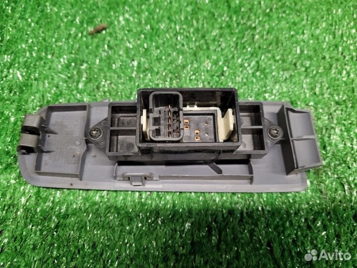 Кнопка стеклоподъёмника Mitsubishi Colt
