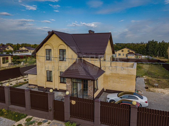 Коттедж 206,2 м² на участке 20 сот.