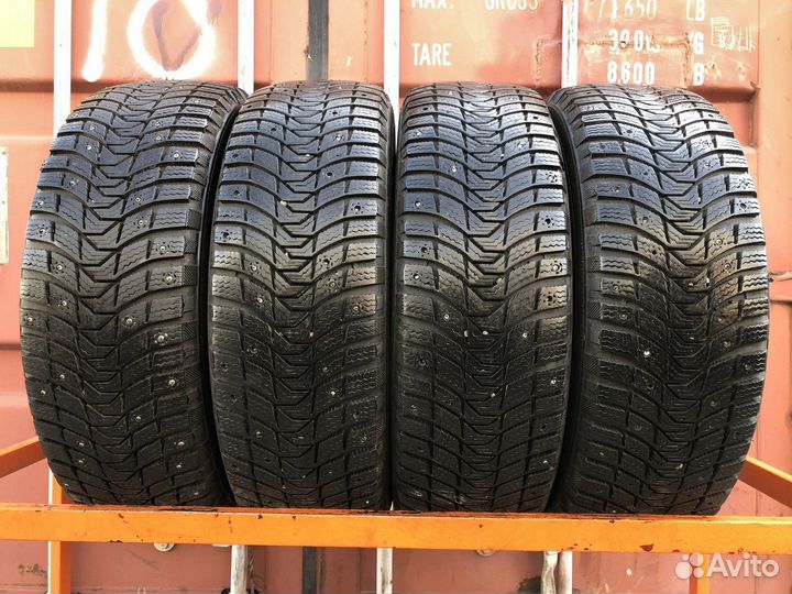 Michelin X-Ice North 3 215/65 R16