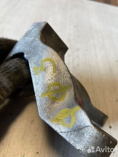 Кронштейн кпп Ford Focus