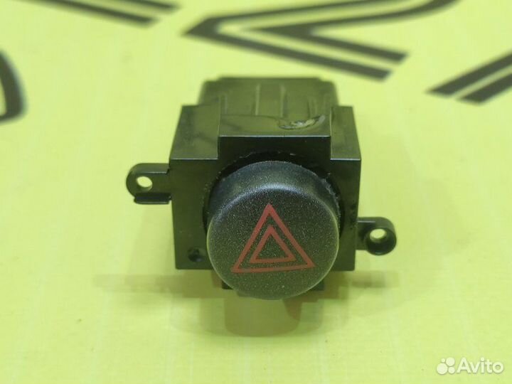 Кнопка аварийной сигнализации Toyota Vista ZZV50