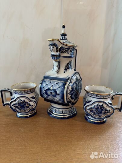 Кувшин и две чашки Гжель