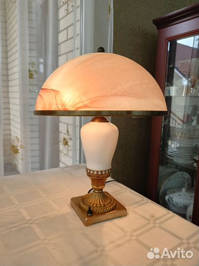 Настольная лампа