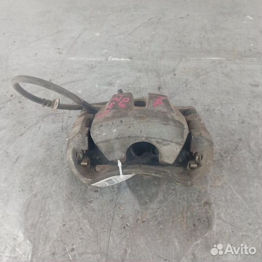 Суппорт тормозной передний правый Toyota Camry 50