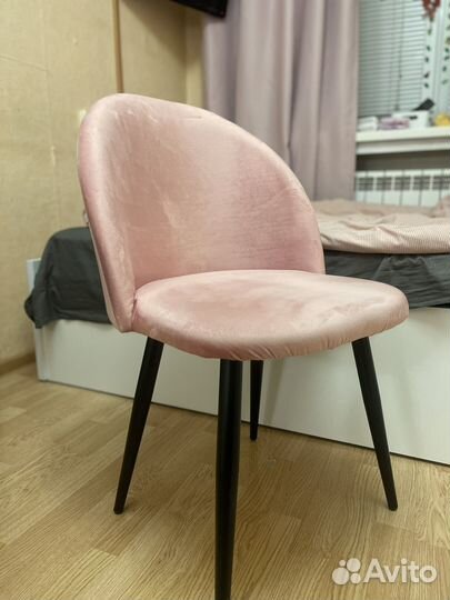 Стул розовый