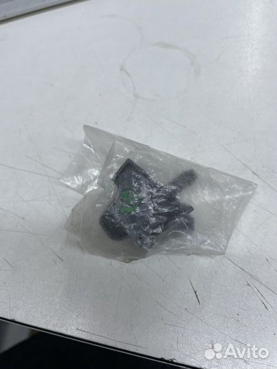 Форсунка омывателя левая Audi A6 C5